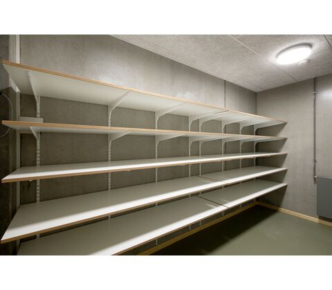 Hylle 19 mm hvit melamin, hvit plastkant, L: 725 mm