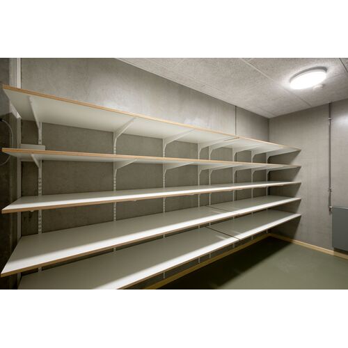 Hylle 19 mm hvit melamin, hvit plastkant L: 1408 mm