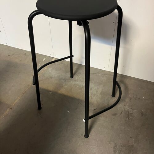 ST2 Taburett med sort PUR sete